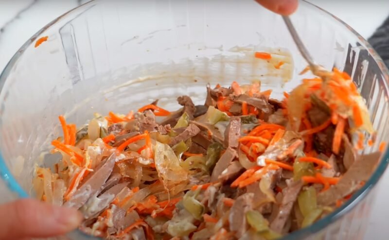 Бюджетный салат на Новый год. Всего 4 ингредиента: вкусный и простой рецепт