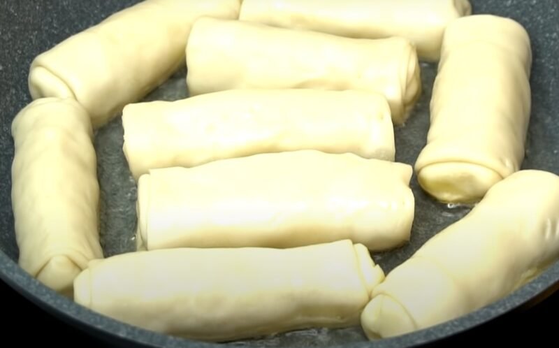 Обалденно вкусные пирожки рулетики. Готовлю хоть с картошкой, хоть с капустой