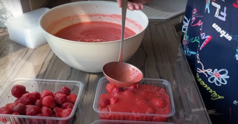 Заморозка клубники на зиму: самый простой и вкусный рецепт