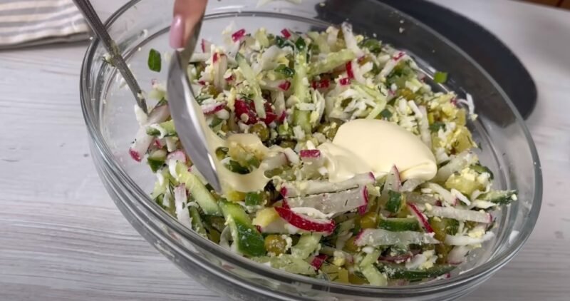 Из простых продуктов, а так вкусно. Салат "Беседка" всегда готовлю на любимой даче