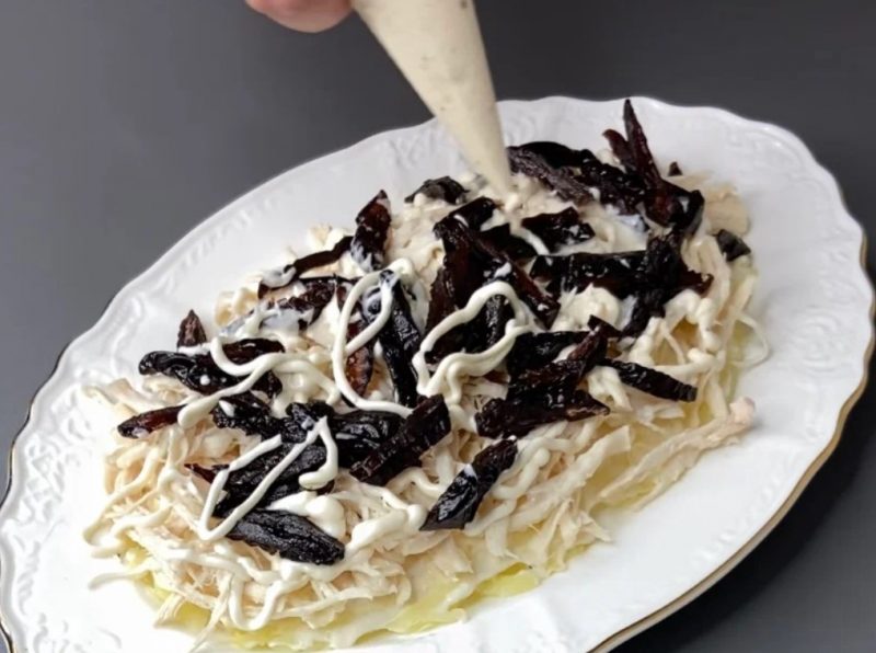 «Девчачий» салат: рецепт не из интернета. Обязательное блюдо на нашем праздничном столе