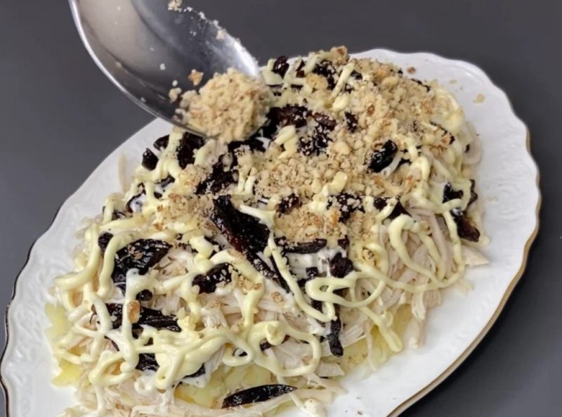 «Девчачий» салат: рецепт не из интернета. Обязательное блюдо на нашем праздничном столе