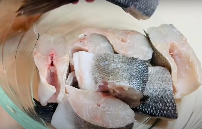 Как вкусно запечь рыбу в духовке. Невероятно простой рецепт приготовления
