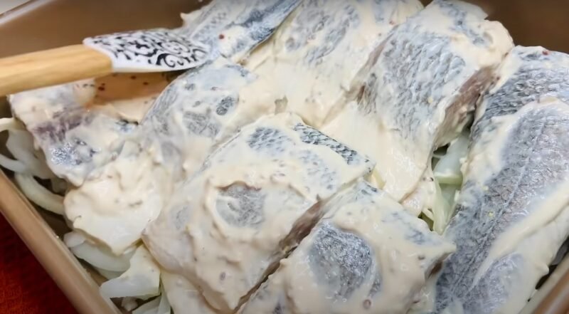 Как вкусно запечь рыбу в духовке. Невероятно простой рецепт приготовления