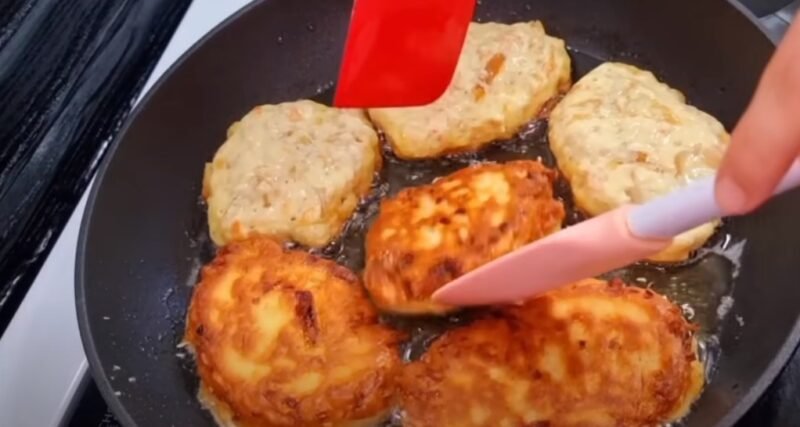 Просто смешиваю капусту с кефиром. Еврейские драники - вкуснее в жизни не ела