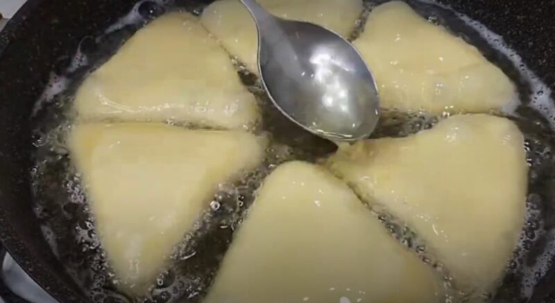 Беру 1 стакан кефира и готовлю быстрые пирожки. Рецепт за 10 минут: ем каждый день и не надоедает