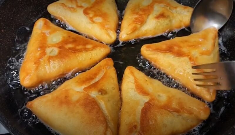 Беру 1 стакан кефира и готовлю быстрые пирожки. Рецепт за 10 минут: ем каждый день и не надоедает