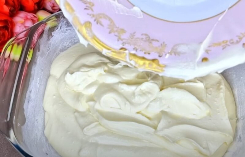 Беру творог и 3 яйца. Красиво и вкусно: нежная запеканка с мороженными ягодами