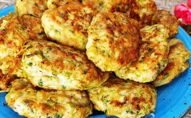 Вместо надоевших котлет. Вкусный ужин из кабачка: быстро и руки чистые