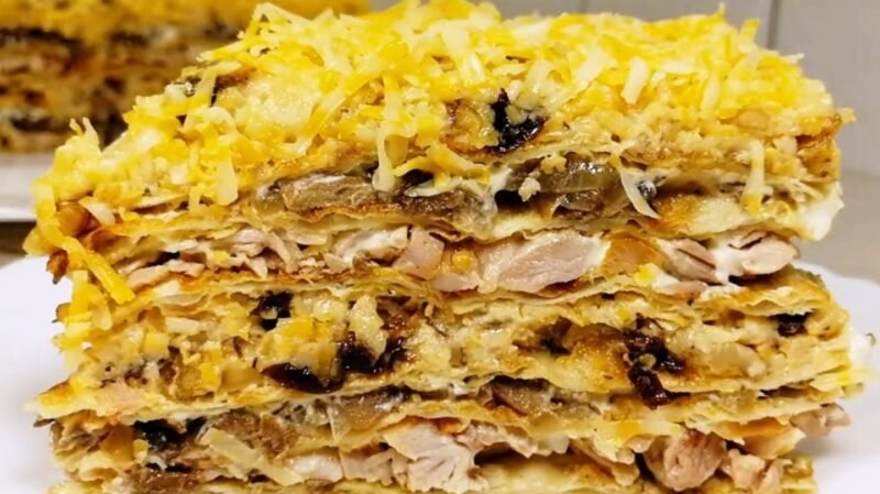 Такую закуску вы точно не пробовали. Сочный и нежный: этот закусочный торт улетает со стола моментально