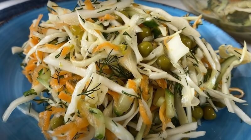 Всего 5 минут и готово. Салат из капусты на каждый день: сочный и вкусный