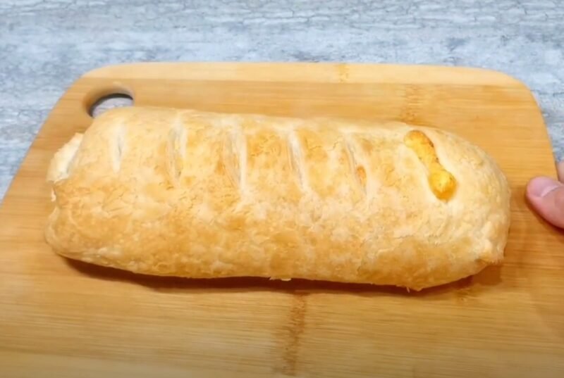 Просто возьмите сырок "Дружба" и 3 яйца. Вкусный слоёный рулет с начинкой за 30 минут