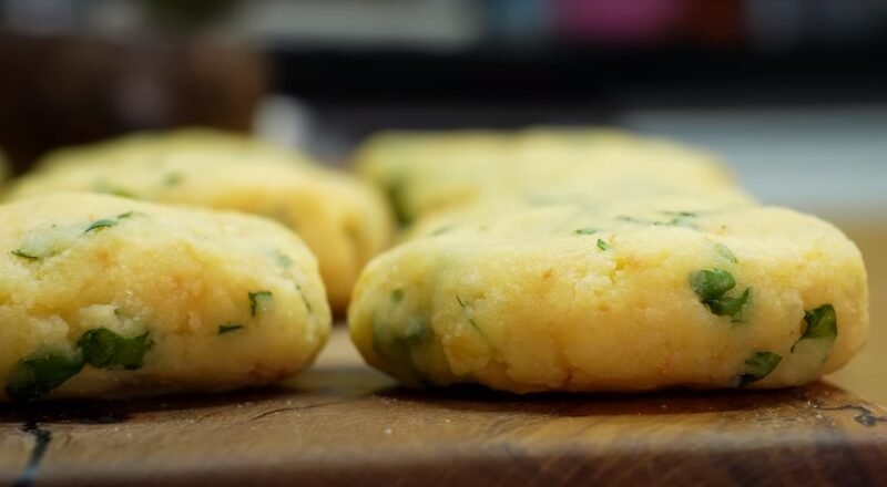 Просто возьмите картошку. Такие вкусные котлетки, что все соседи попросят рецепт