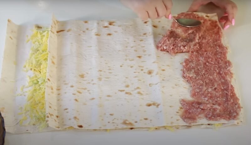 Ленивый рецепт. Мясной рулет с сыром из лаваша - ну, очень вкусный