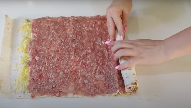 Ленивый рецепт. Мясной рулет с сыром из лаваша - ну, очень вкусный