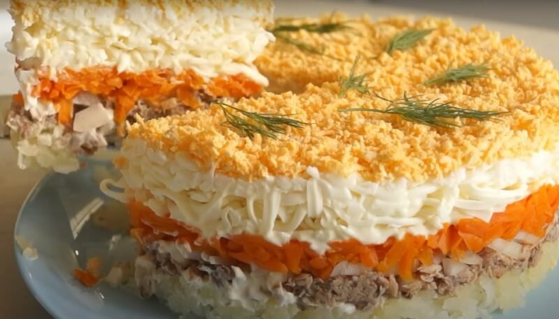 Мимоза будет ещё вкуснее, если добавить один ингредиент. Вкусный салат на Праздничный стол