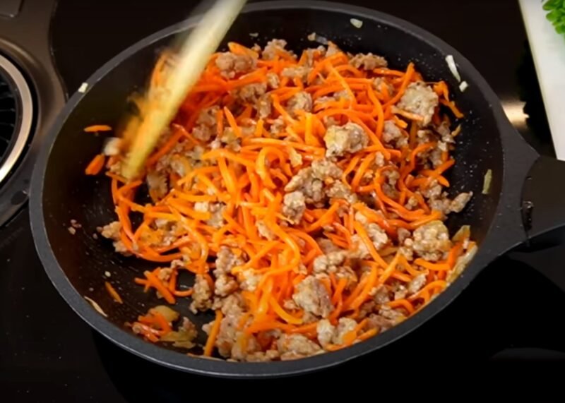 Не сложно и вкусно. Простой рецепт фаршированных блинчиков с необычной начинкой