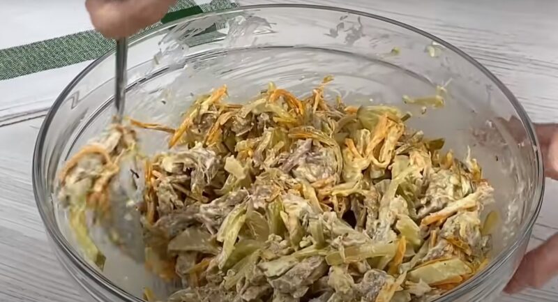 Всего 4 ингредиента в составе. Вкусный и сытный салат "Обжорка": готовится просто и легко