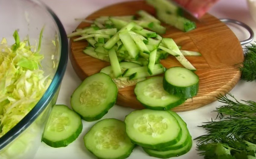 Оригинально и вкусно! 2 салата из банальной капусты