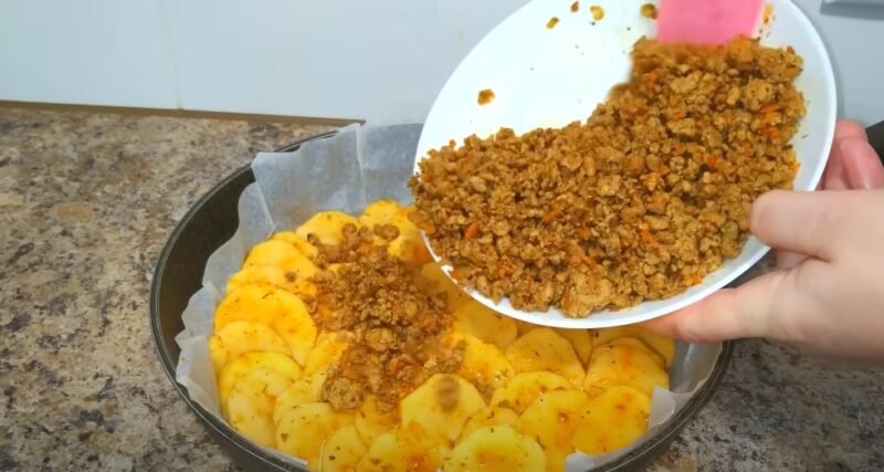 Картофельная запеканка с фаршем на сковороде. Шикарный ужин для всей семьи