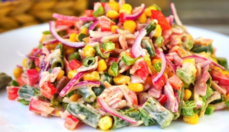 Салат "Радужный". Яркое блюдо на торжество: сытно и вкусно