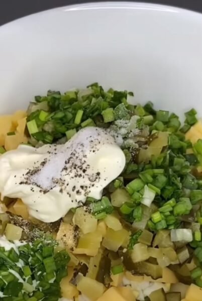 Салат "Не Оливье". Рецепт этого блюда точно уйдет в народ: просто и вкусно на Новый год