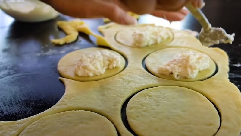 Сочни с творогом за 15 минут. Самый простой рецепт вкусной выпечки