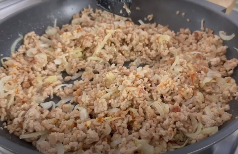 Просто и вкусно. Закуска из обычного фарша на Новый год: начинка может быть любой