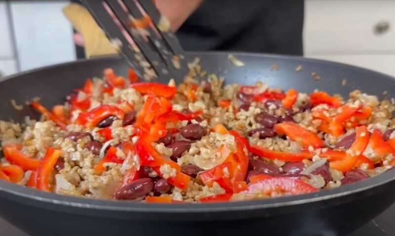 Просто и вкусно. Закуска из обычного фарша на Новый год: начинка может быть любой