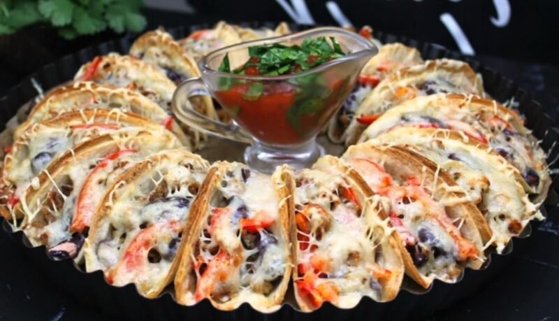 Просто и вкусно. Закуска из обычного фарша на Новый год: начинка может быть любой