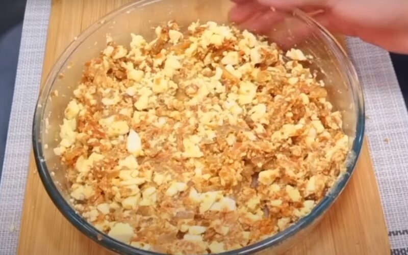 Просто натрите картошку. Нежные блины с простейшей начинкой: вкусно и доступно