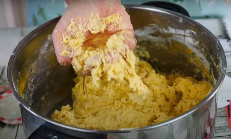 Пирожки хрустящие и очень вкусные. Готовлю быстро на сковороде