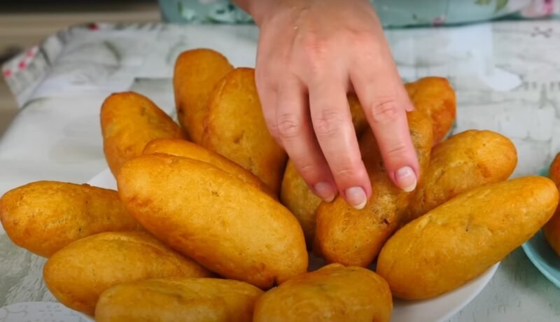 Пирожки хрустящие и очень вкусные. Готовлю быстро на сковороде