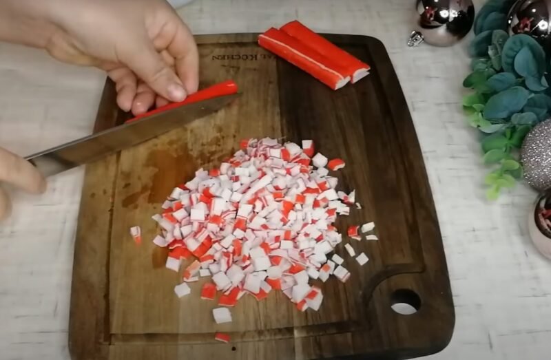 Самый быстрый салат из крабовых палочек. Так вкусно, что не устаю его готовить