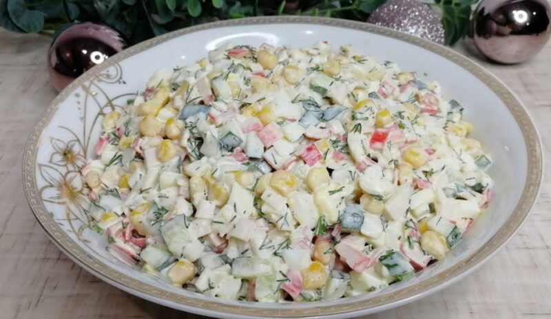 Самый быстрый салат из крабовых палочек. Так вкусно, что не устаю его готовить