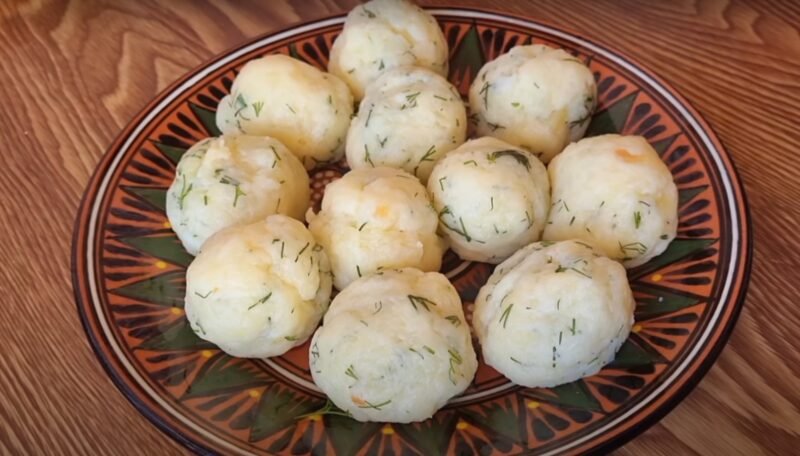 Три в одном: котлета, гарнир и хлеб. Сочные пирожки с мясом и картошкой
