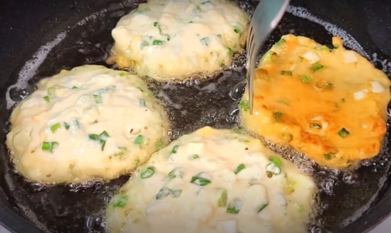 Очень ленивые пирожки "Пятиминутки". Вся семья сказала, что так вкуснее
