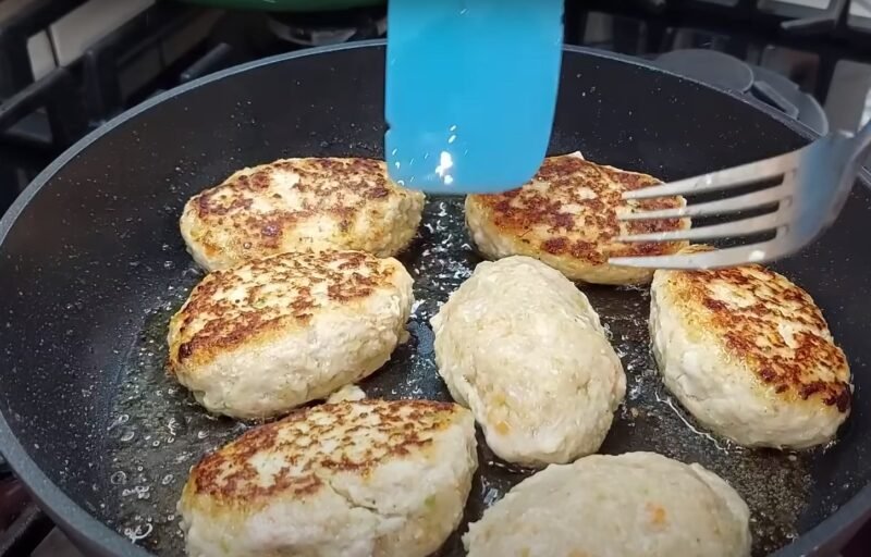 Какие 2 продукта нужно добавить в котлеты, чтобы они стали намного вкуснее. Делюсь рецептом