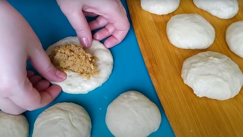 Без молока, яиц и сливочного масла. Пирожки с мясом и рисом, как на рынке: тесто на картофельном отваре