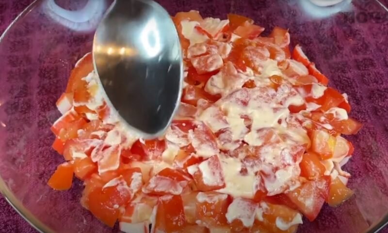“Женский каприз”. Слоёный салат с крабовыми палочками: готовится просто и быстро