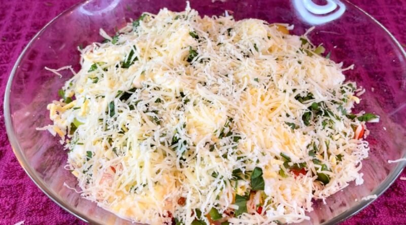 “Женский каприз”. Слоёный салат с крабовыми палочками: готовится просто и быстро