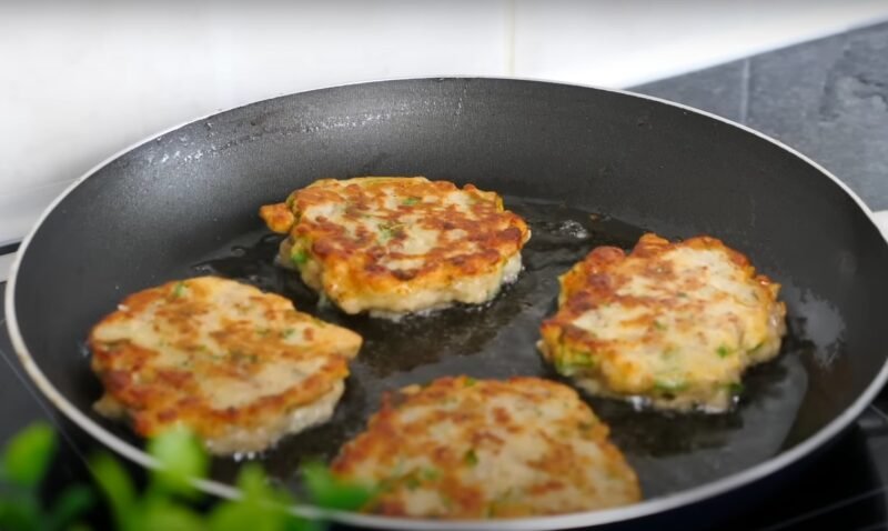 Вы их полюбите за вкус и простоту. Ленивые беляши на кефире