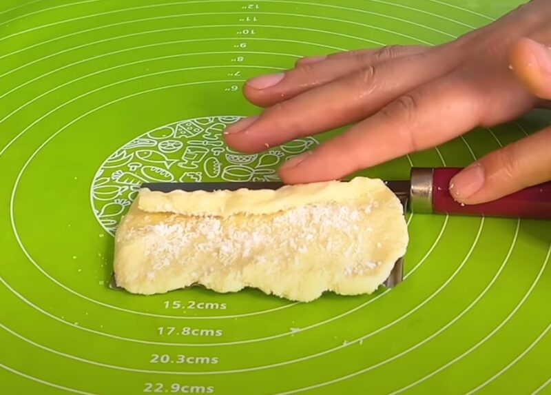 Гора нежности к вашему чаю: рецепт творожных трубочек, которые тают во рту и готовятся на скорую руку!