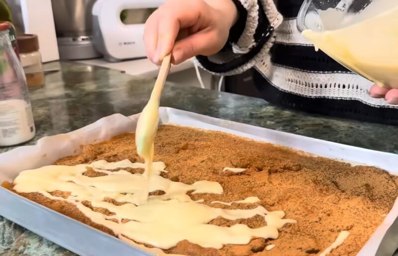 Новый рецепт яблочного пирога, который заставит вас забыть о дорогих десертах из ресторана. Готовится проще, чем кажется!