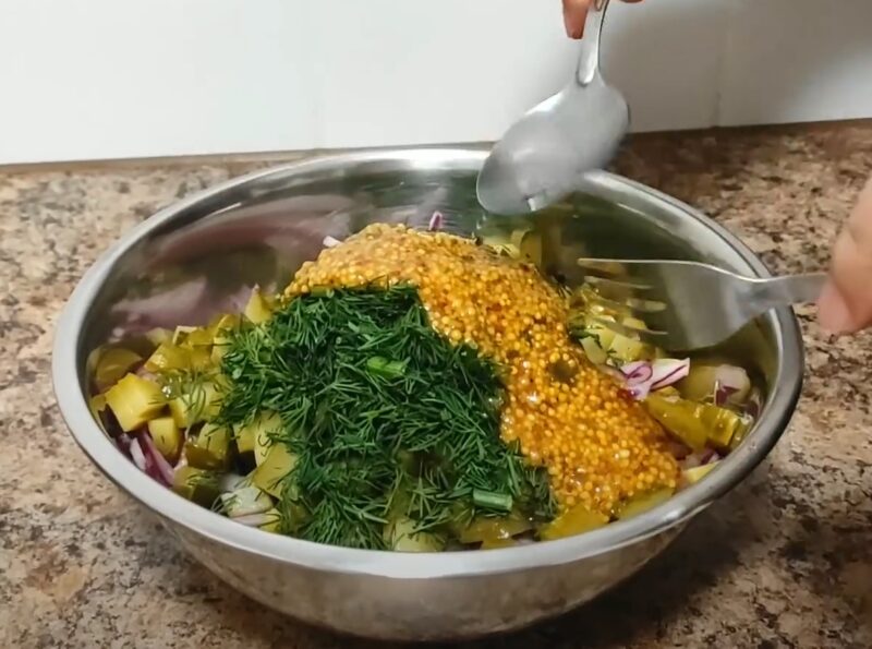 Салат, который заберёт все аплодисменты на Новый год — готовится без жарки и варки!