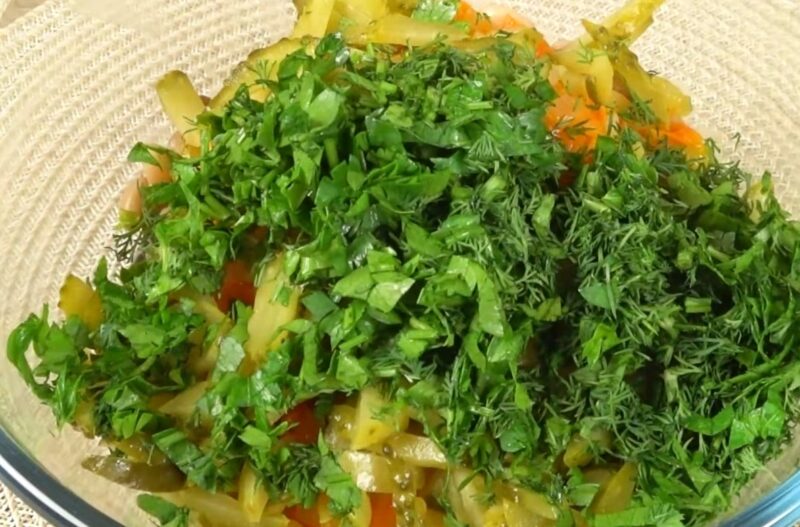 Бюджетный салат с фасолью: просто, быстро и сытно. Готовится за 3 минуты!