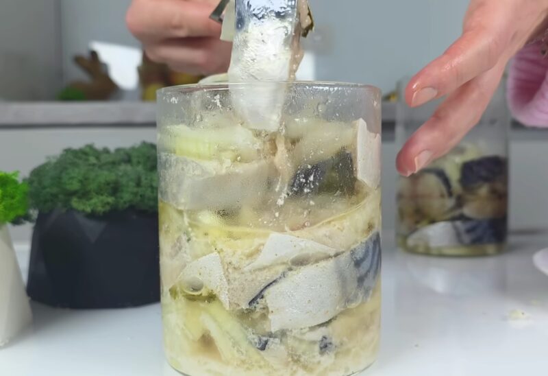 Малосольная скумбрия в домашних условиях: нежная, словно лосось. Маринад готов за 5 минут!