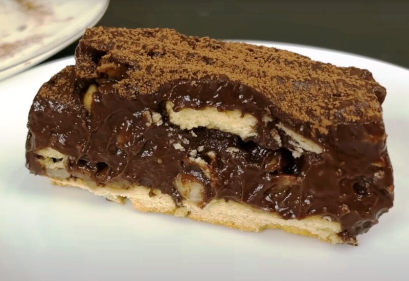 Ни духовки, ни яиц, ни муки! Возьмите 2 стакана молока и какао: секрет невероятно нежного десерта!