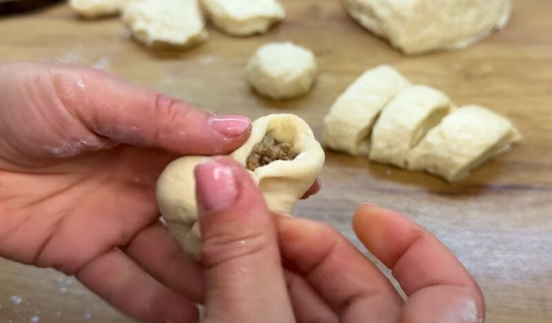 Не просто галушки, а объедение! Откройте для себя рецепт вкуснейших клецек с мясной начинкой и салом