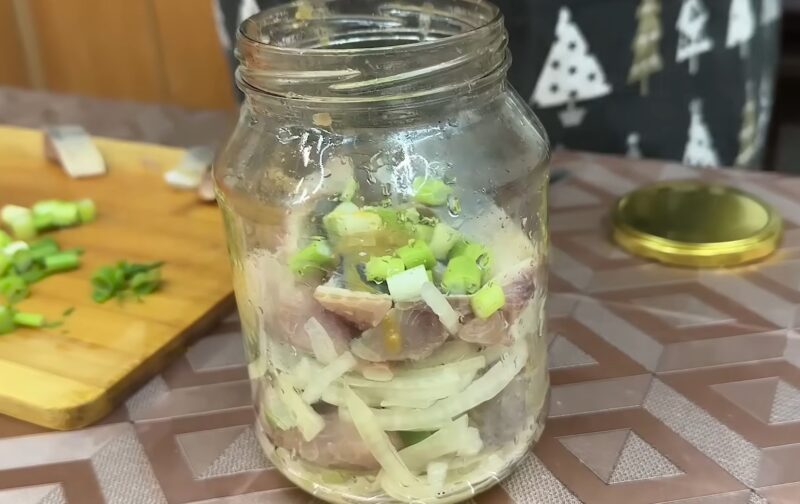 Секрет финских моряков: этот маринад превращает селедку в блюдо дороже красной рыбы. Готовлю банками!